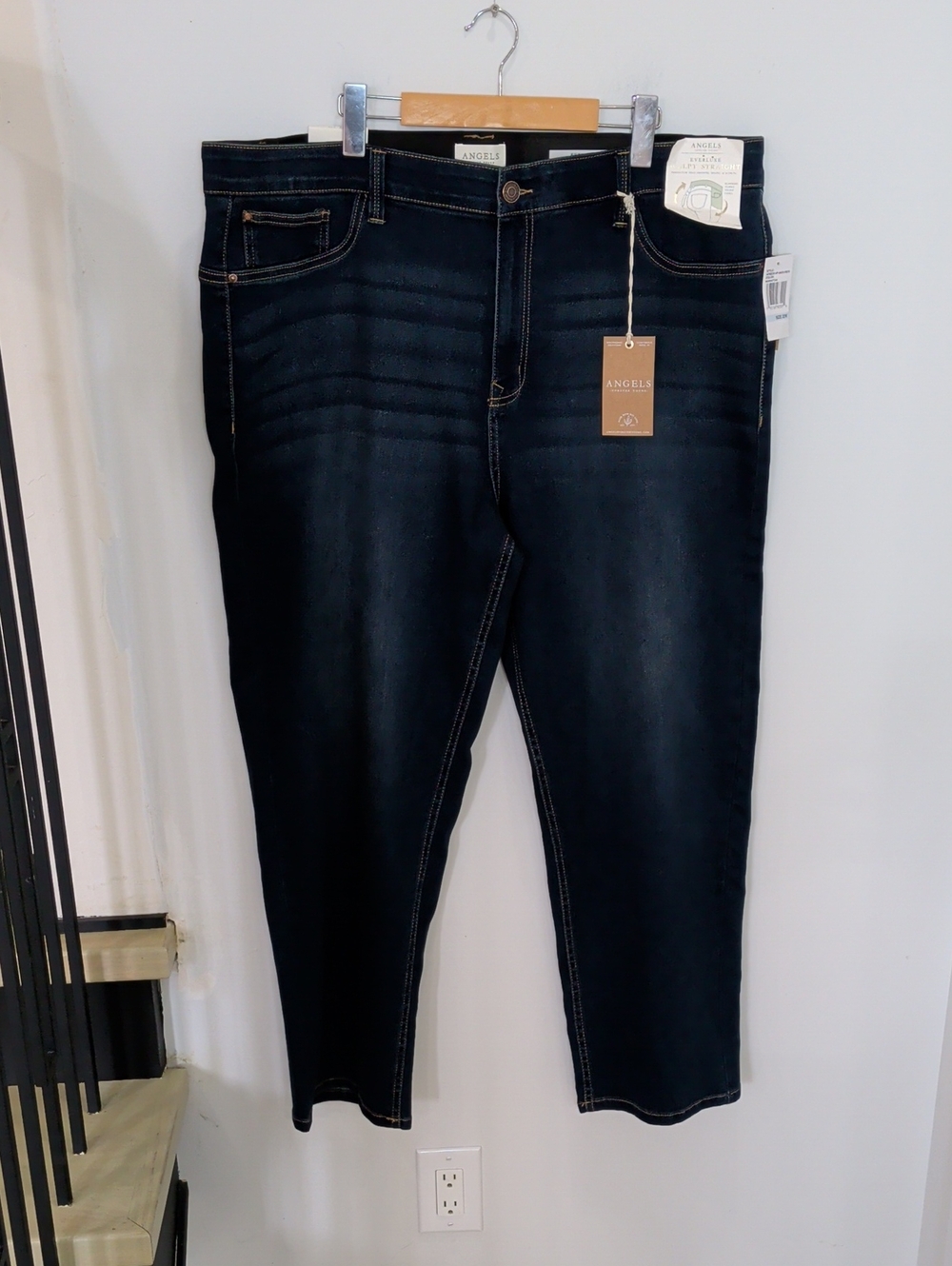 ANGELS | Women's Manhattan Everluxe Sculpting Slimming Tummy Straight Jeans